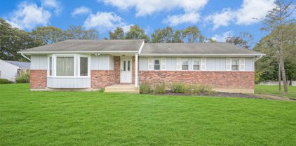 8 Milhouse Lane, Lake Grove