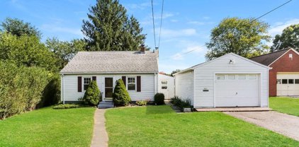 324 Farm Hill Road, Middletown