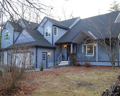 11 Woods Pond Drive, Westford