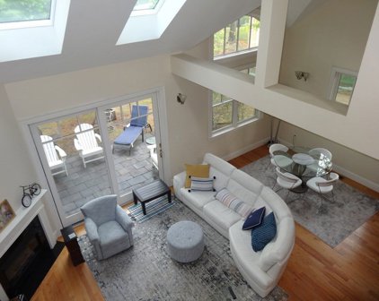 17 White Oaks Lane Unit 17, Reading