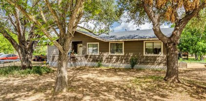 521 Quail Ln, Floresville