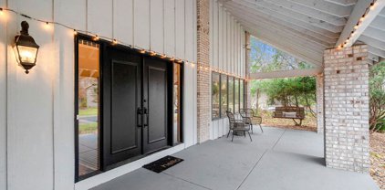 709 Thoreau Drive, Burnsville