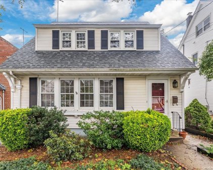 33 Astor, Williston Park