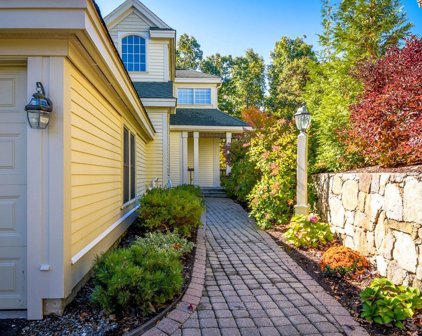 81 Carriage Hill Circle Unit 81, Southborough