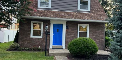 869 Wyndom Ter, Secane