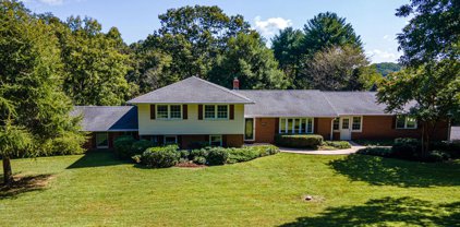 2353 Putnam Rd, Forest Hill