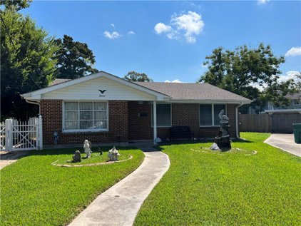 16 Donald  Court, Metairie
