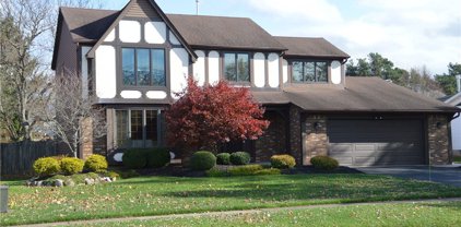 80 Pine Court N, West Seneca