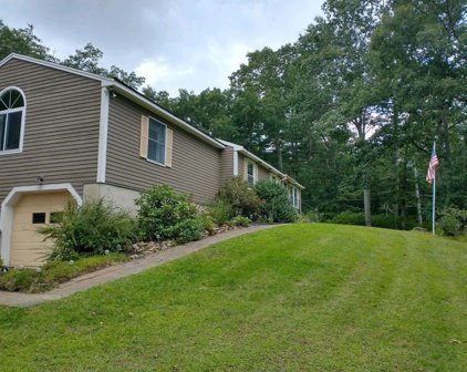 46 Apple Road, Brimfield