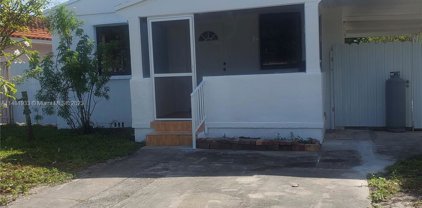 422 E 35th St, Hialeah
