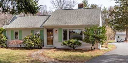 78 Oak Hill Rd, Southborough