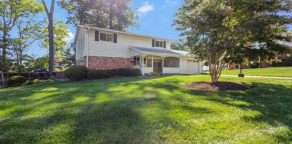 8905 Victoria Rd, Springfield