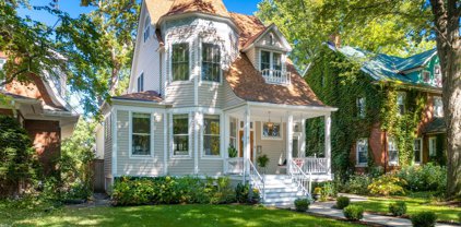 244 Laurel Avenue, Wilmette