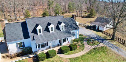 8676 Meadows Road, Warrenton