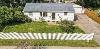 49 Willow Street, Central Islip