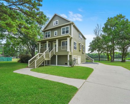 401 Brook Hollow Dr, Conroe