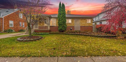 22428 Harper Lake, St. Clair Shores