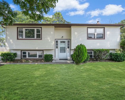 415 44th Street, Copiague