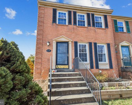 7437 Timberock Rd, Falls Church
