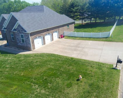 416 Lake Pointe Dr, Clarksville