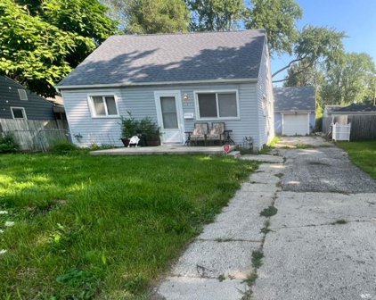 1077 E 14 MILE, Clawson