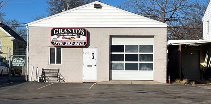 2514 Pine  Avenue, Niagara Falls-City-291100