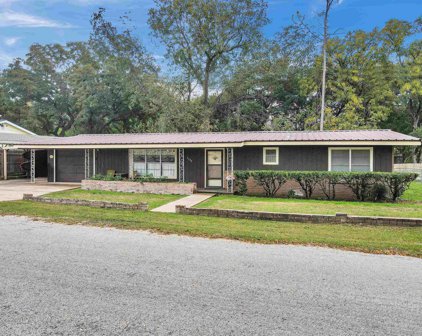 5304 Bedford, Kingsland