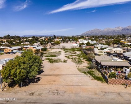 355 E Navajo Unit #A, Tucson