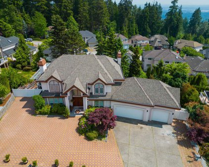 3017 Plateau Boulevard, Coquitlam