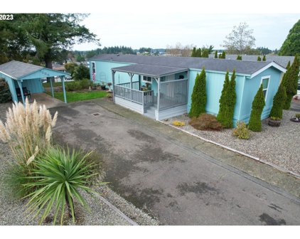1233 EMBARCADERO CIR, Coos Bay