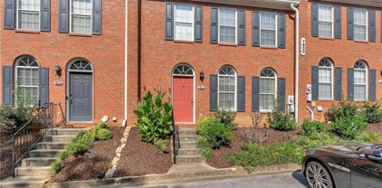 7806 Saint Charles Square, Roswell