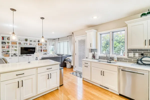 Homes for sale with Rochelle Roesler Century 21 FM Realty top agent