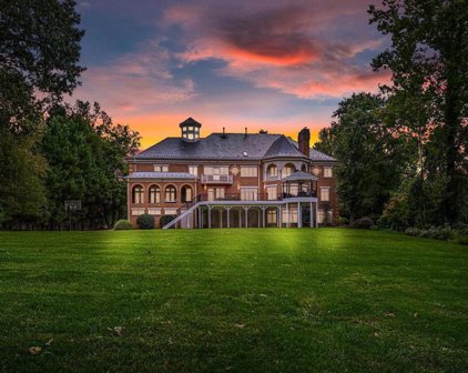6832 Georgetown Pike, Mclean