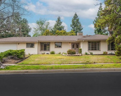 10111 Laramie Avenue, Chatsworth