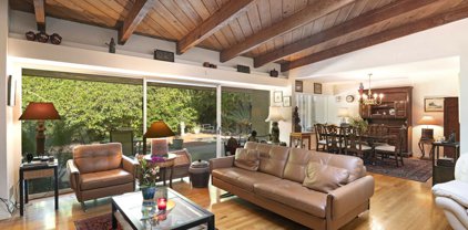 9527  Oakmore Rd, Los Angeles