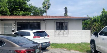 975 Ne 135th St, North Miami