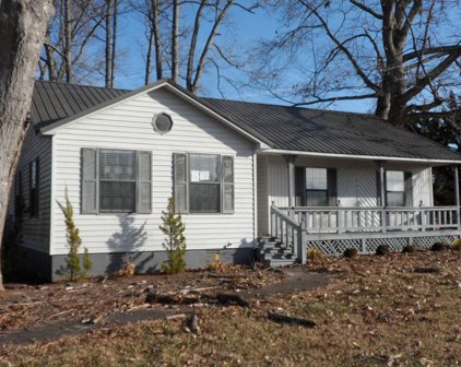 401 Rosser Boulevard, Boaz