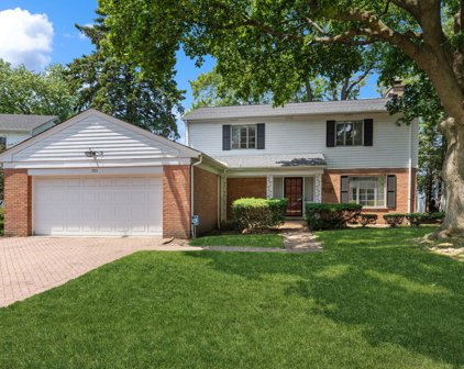 125 Hollywood Court, Wilmette