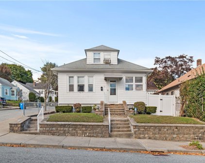 25 June Avenue, Cranston