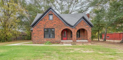 631 W Broad, Mineola