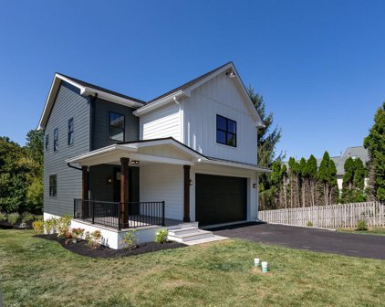 984 Henry Ave, Wayne