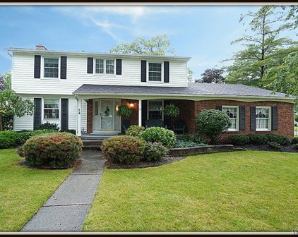 74 Willow Lane, Amherst