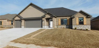 912 E Pinnacle  Street, Prairie Grove