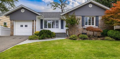 2205 Merokee Place, Bellmore