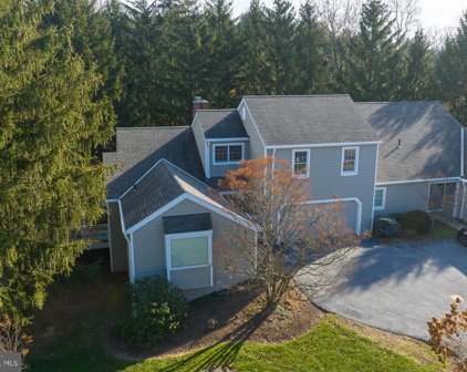 1977 Meadow Ln, Reading