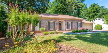 400 Knoll Woods Drive, Roswell