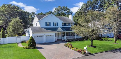 4 Hancock Court, South Setauket