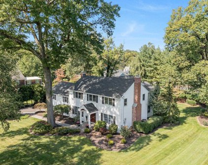 372 Carriage Lane, Wyckoff