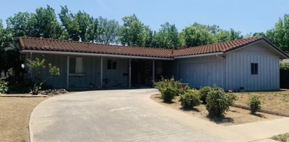 676 Southwood Dr, Brentwood