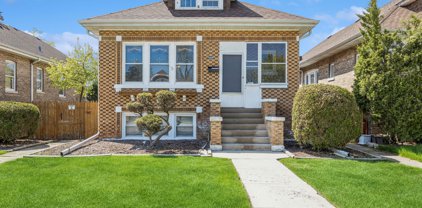 3238 Prairie Avenue, Brookfield